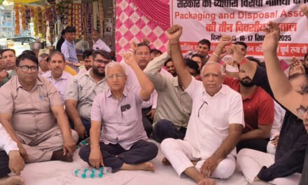 पैकेजिंग एंड डिस्पोजल एसोसिएशन से जुड़े व्यापारियों ने प्रतिष्ठान बंद कर शुरू की हड़ताल