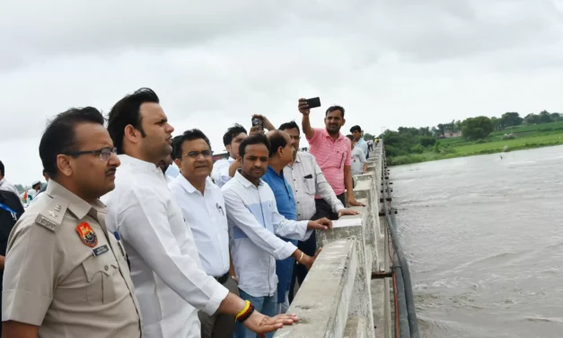 हरियाणा के खेल मंत्री ने पलवल में यमुना का जलस्तर बढ़ने पर किया गांवों का दौरा