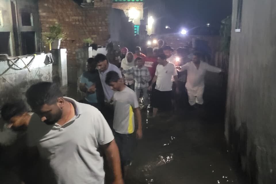 एसडीएम ने किया गांव बालू का दौरा