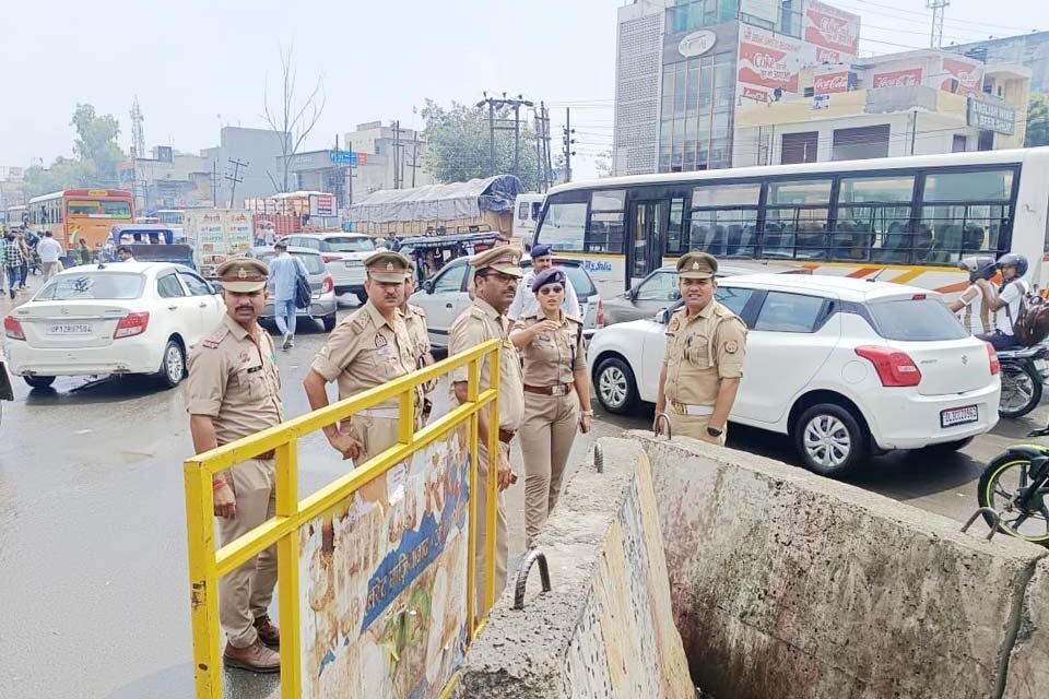 शहर में अतिक्रमण हटाने के साथ ही नियमों की अनदेखी करने वालों के चालान करना शुरू