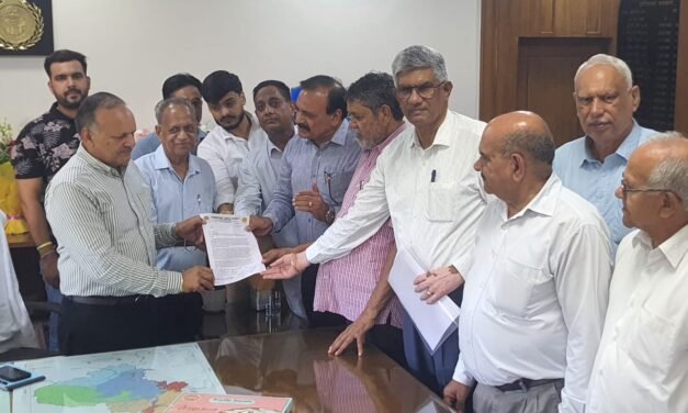 किसानों की पूरी तरह बर्बाद हुई फसलों का कम से कम पचास हज़ार रुपये प्रति एकड़ मुआवजा दिया जाये -ओ पी सिहाग