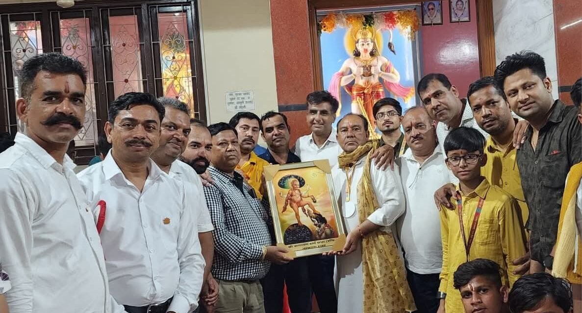 श्री बांके बिहारी सेवा समिति को श्री सनातन धर्म सभा ने वामन द्वादशी मेले में जोड़ा सेवा के लिए सम्मानित किया