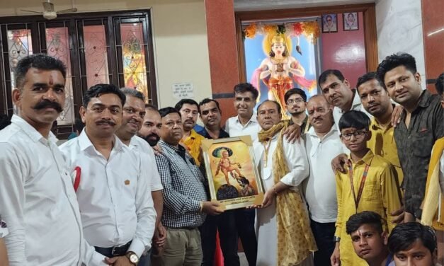 श्री बांके बिहारी सेवा समिति को श्री सनातन धर्म सभा ने वामन द्वादशी मेले में जोड़ा सेवा के लिए सम्मानित किया