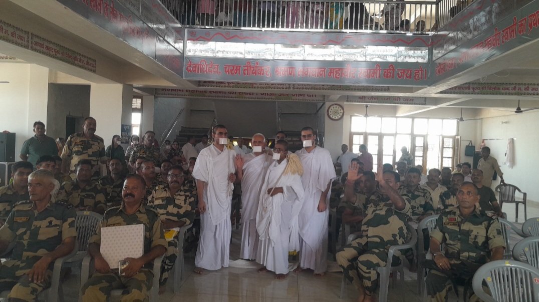 जालंधर से आए बीएसएफ जवानो ने लिया जैन संत उपेन्द्र मुनि का आशीर्वाद