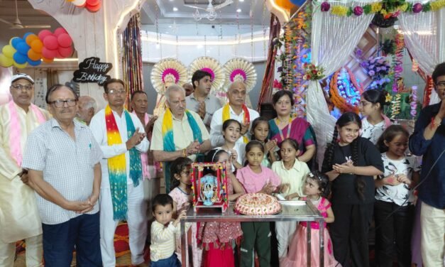 गणेश महोत्सव मे धूमधाम से मनाई राधा अष्टमी,कन्याओ से कटवाया केक*