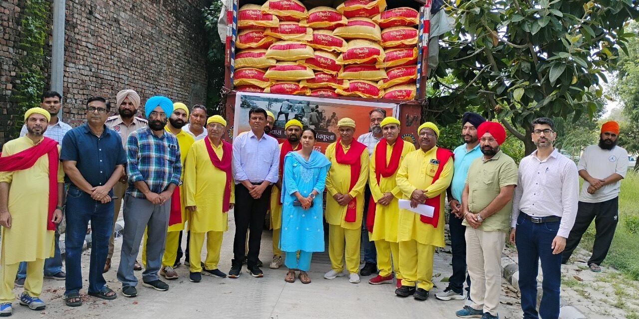 विश्वास फाउंडेशन ने पंजाब में बाढ़ प्रभावित लोगों के लिए राहत सामग्री के 3 ट्रक किए रवाना