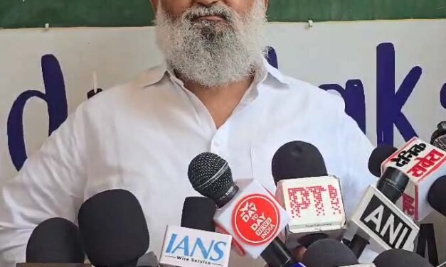 बाढ़ को लेकर राजनीति करने पर दीपेंद्र हुड्डा को ऊर्जा मंत्री अनिल विज की दो टूक, बोले, हुड्डा खाली बल्ला ही चलाएंगे, उन्होंने करना कुछ नहीं, सिर्फ उपस्थिति दर्ज करानी हैआज समजा नेटवर्क