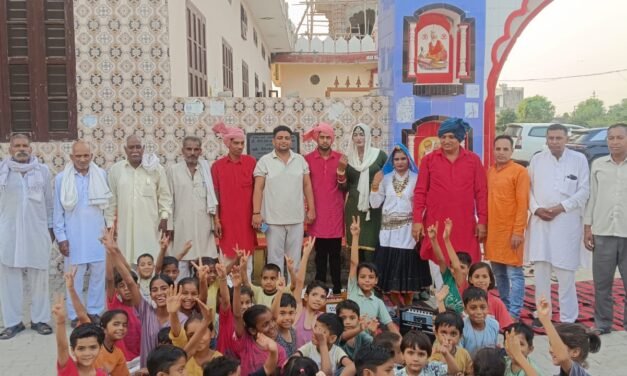 कलाकार गांव-गांव जाकर दे रहे योजनाओं की जानकारी-नसीब सैनी