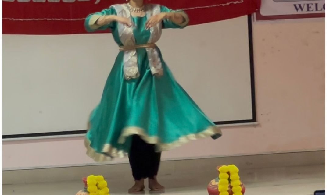 सिटी डीएवी कॉलेज में प्रतिभा खोज प्रतियोगिता में गायन में भूमिका और डांस में अनुराधा रही प्रथम