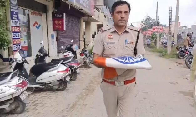 बलदेव नगर एसएचओं रमेश कुमार की सुझबुझ से जलने से बचा तिरंगा