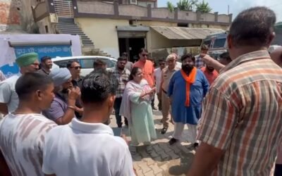 दशमेश नगर में जलभराव से हाहाकार: महापौर शैलजा संदीप सचदेवा ने किया मौके पर निरीक्षण, पंप व जेसीबी लगवाए, स्थाई समाधान का भरोसा