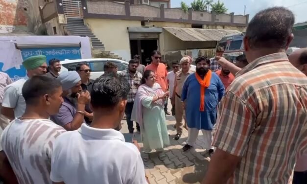 दशमेश नगर में जलभराव से हाहाकार:  महापौर शैलजा संदीप सचदेवा ने किया मौके पर निरीक्षण, पंप व जेसीबी लगवाए, स्थाई समाधान का भरोसा