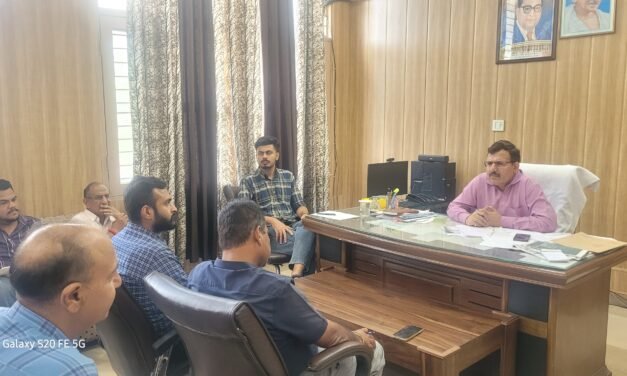 एसडीएम ने विभिन्न विभागों के अधिकारियों की ली बैठक, जल भराव की स्थिति से निपटने के लिए जो कार्य किए जा रहे हैं और आगे बेहतर समन्वय बनाकर और कार्य हो सकते हैं, उसके बारे चर्चा की।