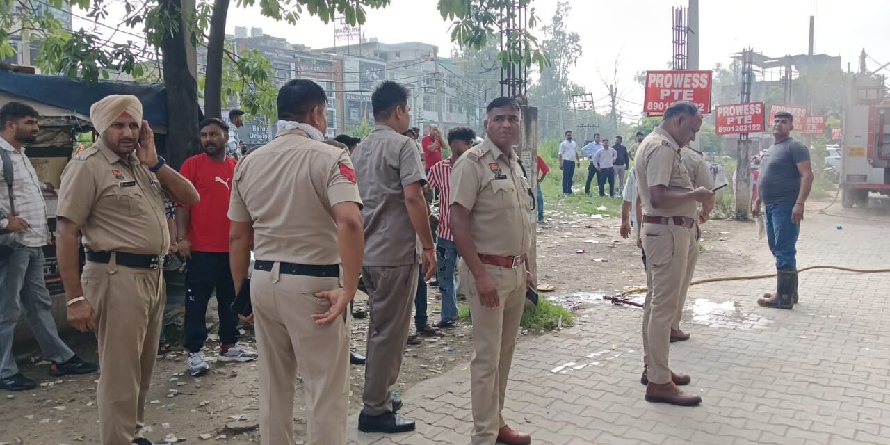 विशाल मेगा मार्ट में लगी भयंकर आग, फायरब्रिगेड कर्मचारियों ने मौके पर पहुंच कड़ी मशक्कत के बाद आग पर पाया काबू