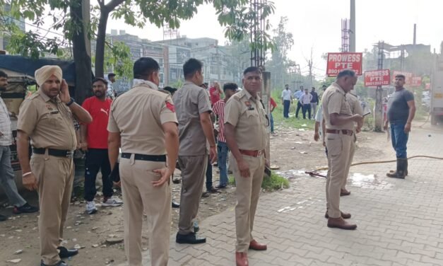 विशाल मेगा मार्ट में लगी भयंकर आग, फायरब्रिगेड कर्मचारियों ने मौके पर पहुंच कड़ी मशक्कत के बाद आग पर पाया काबू