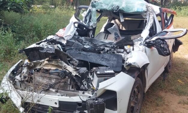 पार्टी कर लौट रहे युवकों की कार ट्रक से टकराई, युवक की मौत