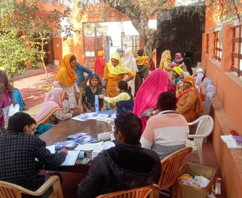 श्यामनगर में स्वास्थ्य जांच शिविर, 60 से अधिक ग्रामीणों की हुई जांच