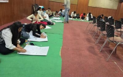 बाल विवाह मुक्त भारत अभियान के तहत आर्य कॉलेज में विद्यार्थियों ने बनाए जागरूकता पोस्टर