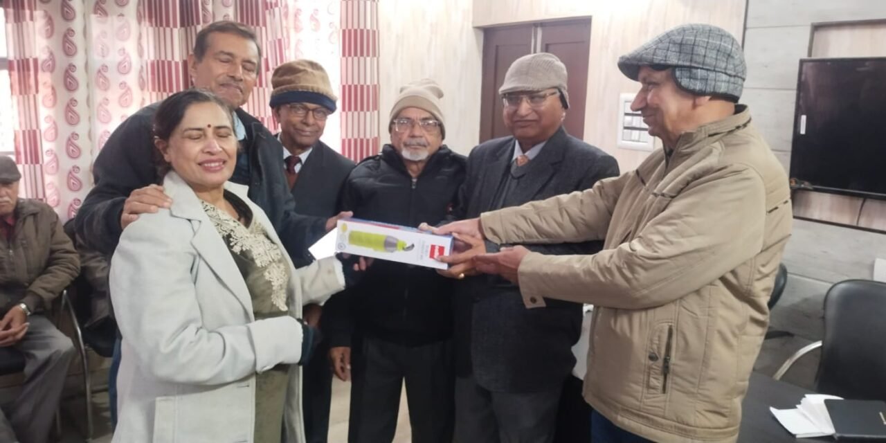 जिला रेडक्रॉस सीनियर सिटीजंस डे केयर सेंटर में एल्डर्ज़ फोरम की बैठक आयोजित