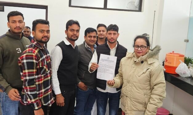 सीआरएसयू में अनावश्यक बैरिकेडिंग को लेकर एनएसयूआई का विरोध, रजिस्ट्रार को सौंपा ज्ञापन