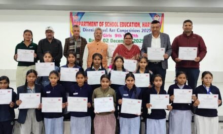जिला स्तरीय पेंटिंग प्रतियोगिता में छात्राओं की चमक, डीईओ सुधीर कालड़ा ने विजेताओं को किया सम्मानित