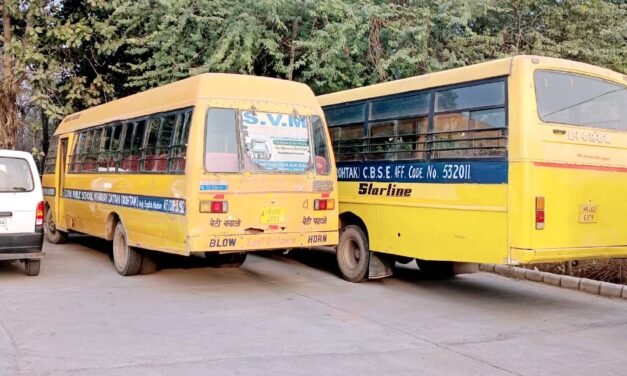 बिना कागजात चल रही दो स्कूल बसें इम्पाउंड, अभियान आगे भी रहेगा जारी : सन्नी