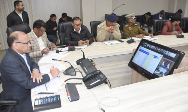 डीसी डॉ. विवेक भारती ने समाधान शिविर समीक्षा बैठक में अधिकारियों को दिए सख्त निर्देश