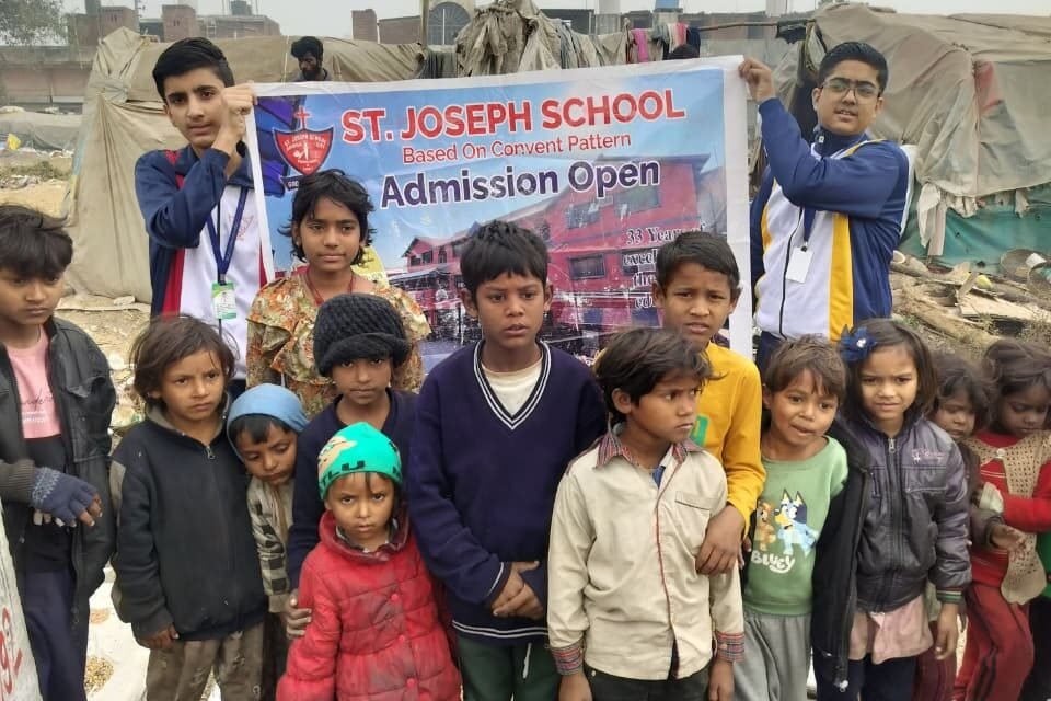 करुणा और सेवा का संदेश: सेंट जोसेफ स्कूल में जॉय ऑफ गिविंग अभियान से जरूरतमंदों को मिली राहत