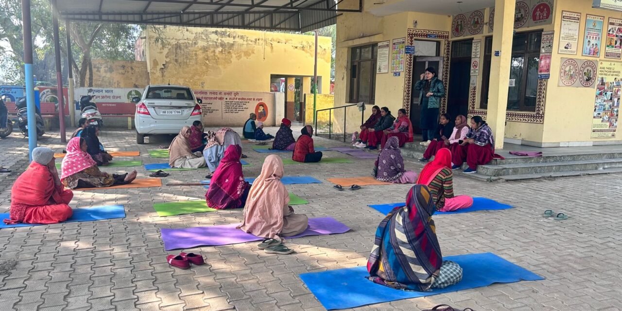 आयुष्मान आरोग्य मंदिर बाड़ा में स्वास्थ्य जागरूकता एवं योग शिविर का आयोजन