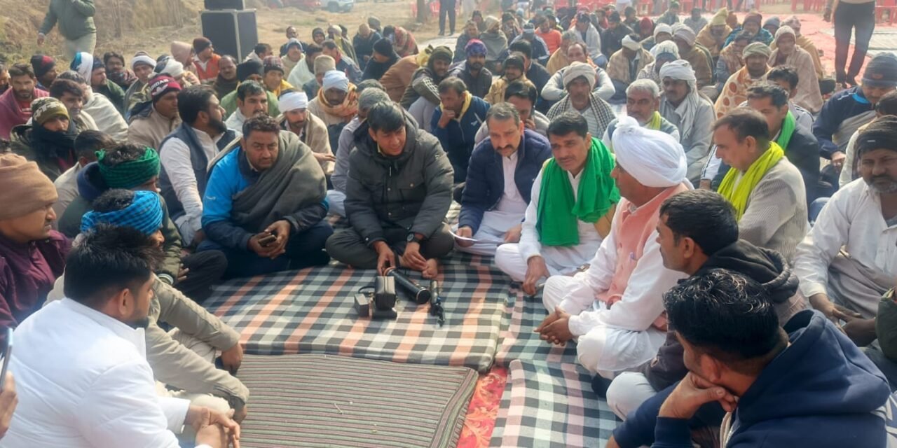 ब्राह्मणवास के पास ट्रैक्टर चालकों की बैठक, आरटीओ की कार्रवाई के खिलाफ जताया रोष