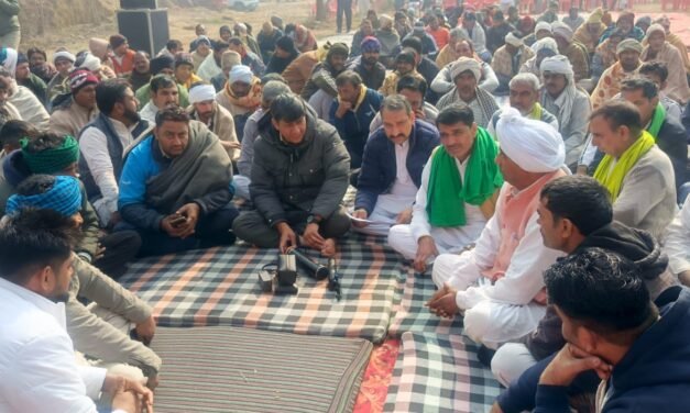 ब्राह्मणवास के पास ट्रैक्टर चालकों की बैठक, आरटीओ की कार्रवाई के खिलाफ जताया रोष