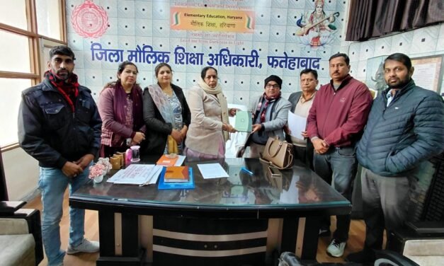 अध्यापक संघ ने डीईईओ से मिलकर लंबित मामलों के निपटारे की मांग उठाई