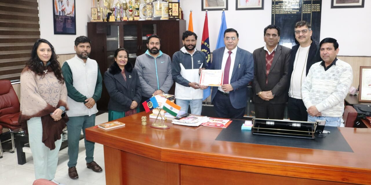 सीआरएसयू छात्र प्रदीप कुमार ने ऑस्ट्रेलिया में गीता ज्ञान निबंध प्रतियोगिता में पाया तीसरा स्थान