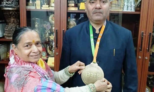 बॉडी बिल्डिंग खेलों के उत्थान में योगदान के लिए अमित स्वामी आईबीबीएफ गोल्ड ऑर्डर से सम्मानित