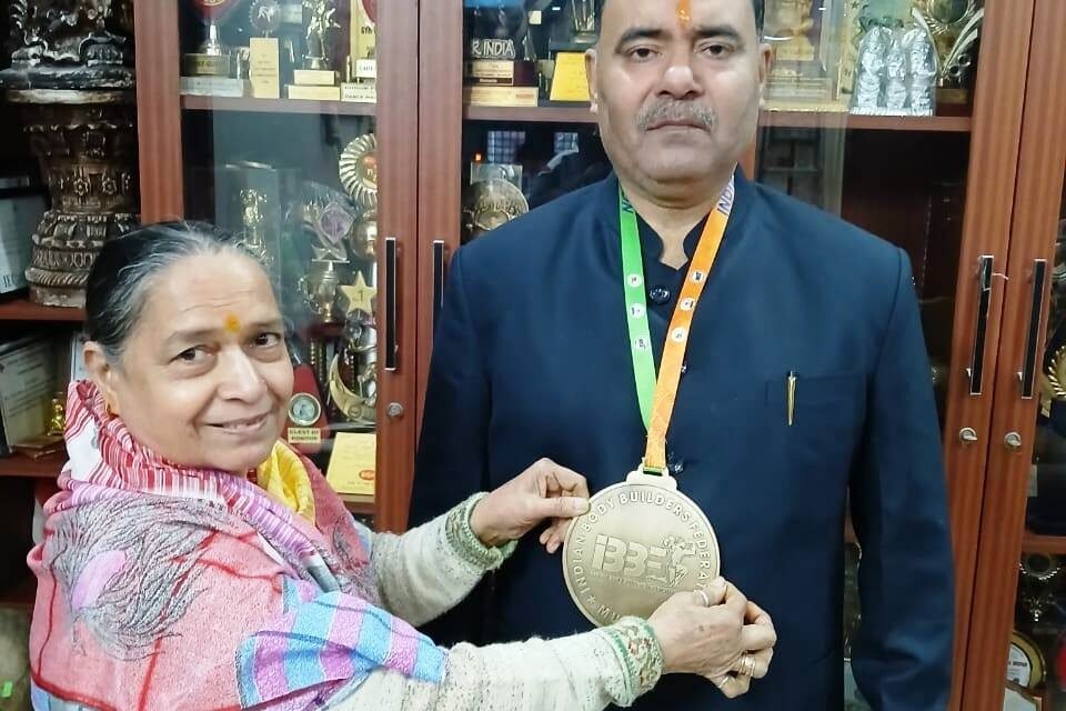 बॉडी बिल्डिंग खेलों के उत्थान में योगदान के लिए अमित स्वामी आईबीबीएफ गोल्ड ऑर्डर से सम्मानित