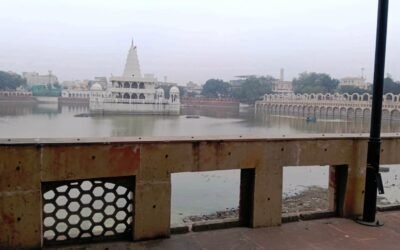 रानी तालाब की टूटी ग्रिलें बनीं श्रद्धालुओं के लिए खतरा