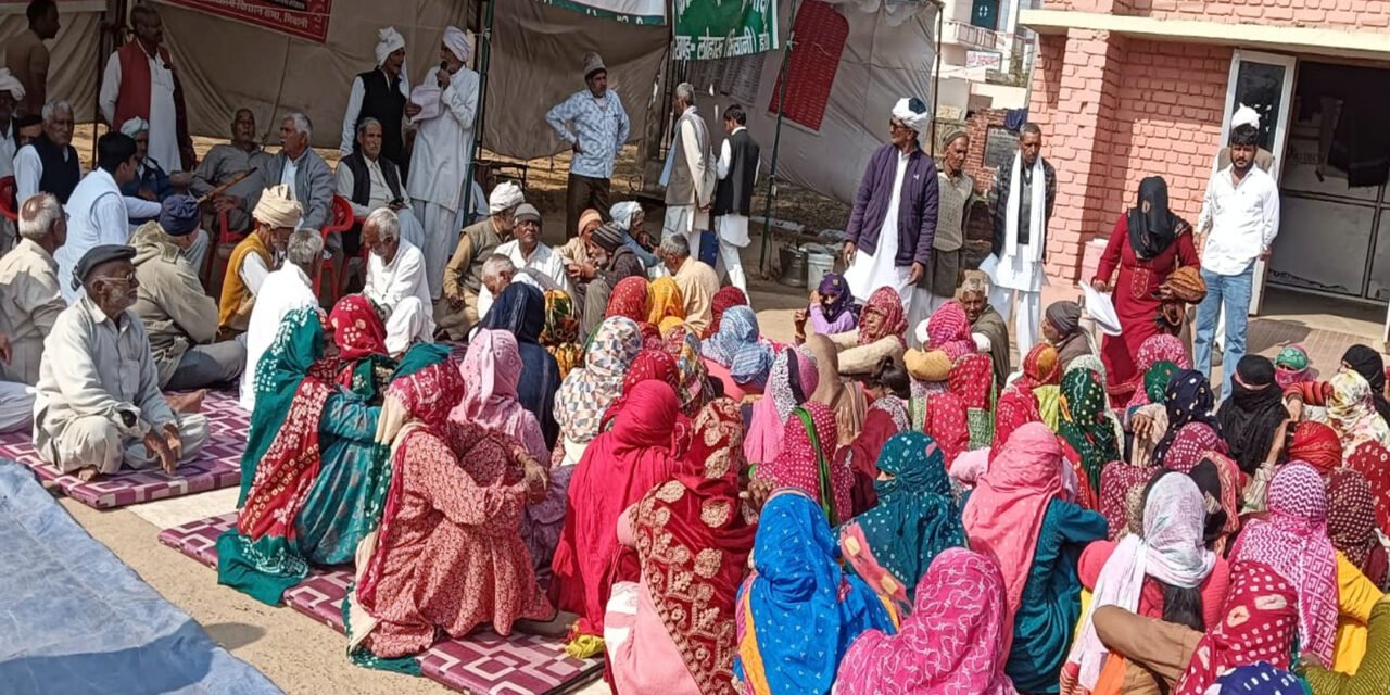 अमर्यादित भाषा प्रयोग के विरोध में शारदा महिला महाविद्यालय के समर्थन में सौंपा ज्ञापन