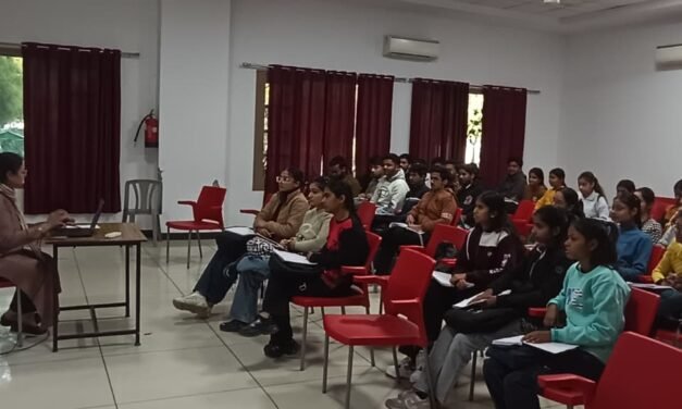 सनातन धर्म कॉलेज में उच्च शिक्षा के महत्व पर विस्तृत व्याख्यान आयोजित