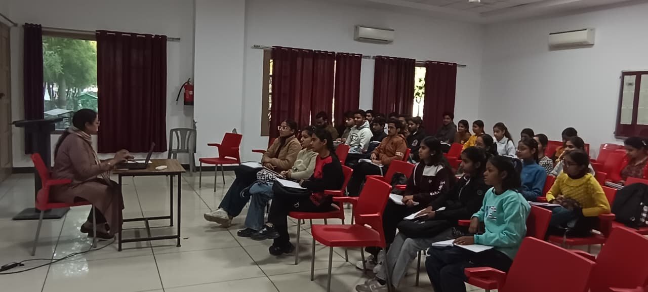 सनातन धर्म कॉलेज में उच्च शिक्षा के महत्व पर विस्तृत व्याख्यान आयोजित