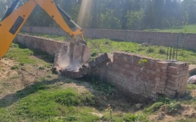 शहजादपुर में 3 एकड़ में विकसित अवैध कॉलोनी पर तोड़फोड़, जिला नगर योजनाकार की कार्रवाई