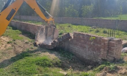 शहजादपुर में 3 एकड़ में विकसित अवैध कॉलोनी पर तोड़फोड़, जिला नगर योजनाकार की कार्रवाई