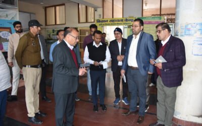 उपायुक्त डॉ. विवेक भारती ने स्कूल, बस स्टैंड व अस्पताल का किया औचक निरीक्षण