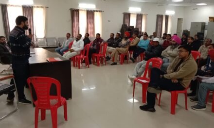 लालावास दादूपुर स्कूल में सूर्य नमस्कार आयोजन, विद्यार्थियों ने सीखे योग के लाभ