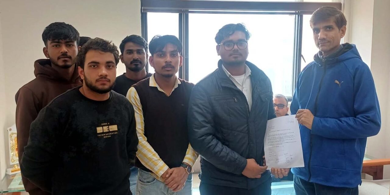सीआरएसयू में छात्रों के नाम काटने पर किसान छात्र एकता संगठन का विरोध