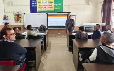 मतदाता सूची विशेष गहन पुनरीक्षण को लेकर बीएलओ व सुपरवाइजरों का प्रशिक्षण