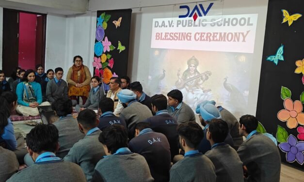 रिवरसाइड डीएवी स्कूल में बोर्ड विद्यार्थियों के लिए आशीर्वाद समारोह