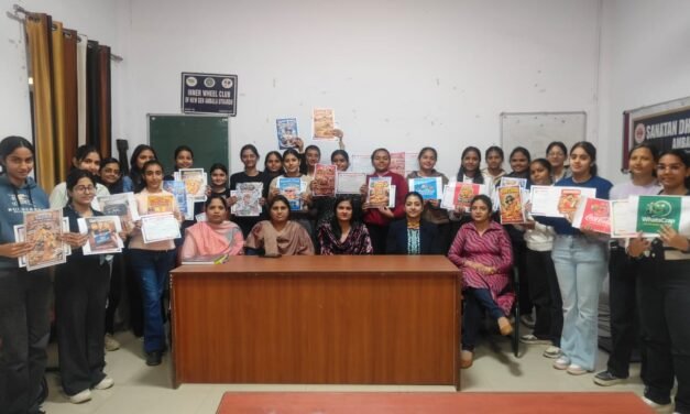 सनातन धर्म कॉलेज में विज्ञापन रचनात्मकता प्रतियोगिता, सुनिधि प्रथम