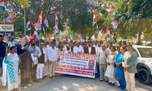 केंद्र-राज्य सरकार की नीतियों के विरोध में कांग्रेस का पैदल मार्च, राष्ट्रपति के नाम ज्ञापन