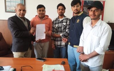 शैक्षणिक भ्रमण व इंडस्ट्रियल टूर न होने पर एबीवीपी ने सौंपा ज्ञापन