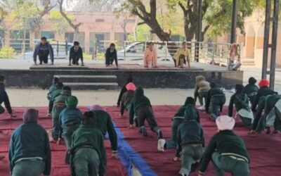 हर घर परिवार सूर्य नमस्कार अभियान के तहत स्कूलों में योग अभ्यास